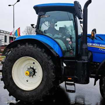 Rolnicy protestują w Radomsku. - Urzędnicy niech przestaną mydlić nam oczy