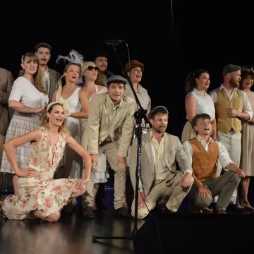 Teatr na leżakach, choć pod dachem