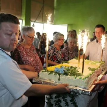 PSP 8 w Radomsku nadano imię „Przyjaciół Dzieci”. Uroczystości 50-lecia