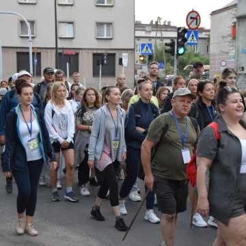 Podróż wiary. Pielgrzymi z Radomska w drodze na Jasną Górę