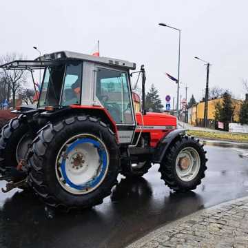 Rolnicy protestują w Radomsku. - Urzędnicy niech przestaną mydlić nam oczy