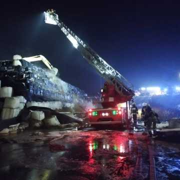 [WIDEO] 200 m² składowiska odpadów objęte pożarem w Płoszowie