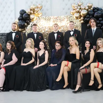 Studniówka uczniów „Drzewniaka” w Kobielach Wielkich