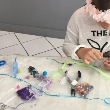 Warsztaty tworzenia biżuterii w MDK