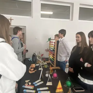 Dzień Owarty w II LO w Radomsku. Ósmoklasiści poznali szkołę od środka