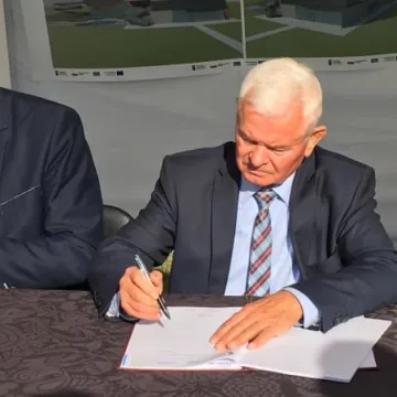 Umowa na budowę basenu podpisana