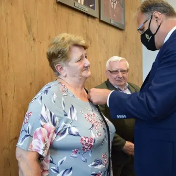 „Złoci” małżonkowie odznaczeni medalami