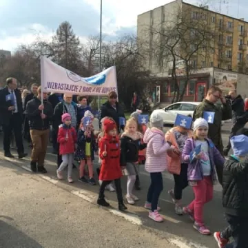 Pochód ulicami miasta - VII Radomszczańskie Dni Autyzmu