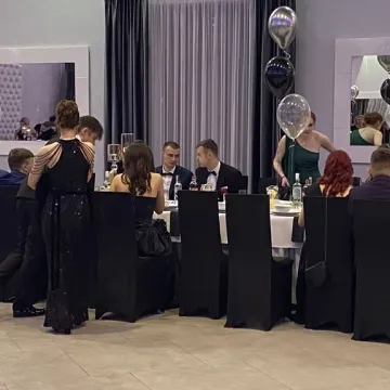 Szampańska zabawa studniówkowa ZSE w Radomsku