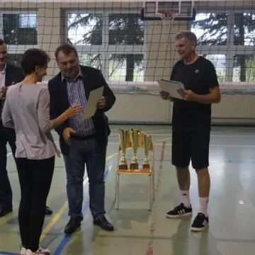Samorządowcy grali w siatkówkę