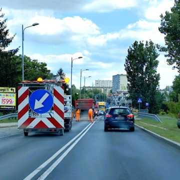 Trwa remont na ul. Brzeźnickiej w Radomsku. Obowiązuje ruch wahadłowy