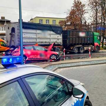 Wypadek w centrum Kamieńska. 25-latek został przewieziony do szpitala