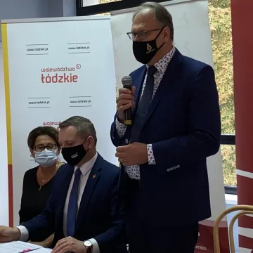 Podpisano umowę na dofinansowanie remontu sali widowiskowej MDK w Radomsku