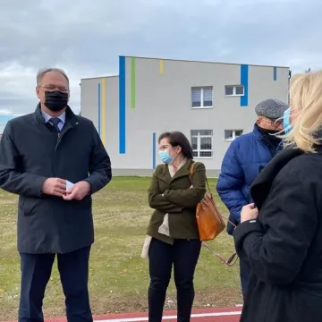 Przy PSP3 w Radomsku powstał kompleks lekkoatletyczny