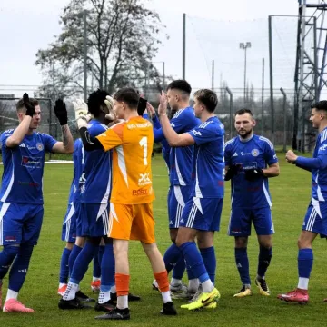 Lider nie zawiódł. RKS pewnie wygrywa z Omegą Kleszczów