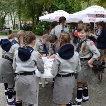 Dzień Flagi z harcerzami