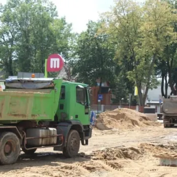 Przebudowa skrzyżowania trwa