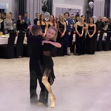 Szampańska zabawa studniówkowa ZSE w Radomsku