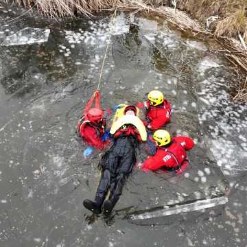 [WIDEO] Bezpieczeństwo podczas ferii zimowych. Apel o rozwagę na lodzie