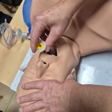 Nowi ratownicy po kursie z OSP Dmenin