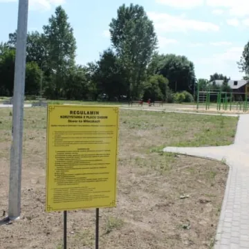 Sprawdzili jak wyglądają place zabaw w Radomsku
