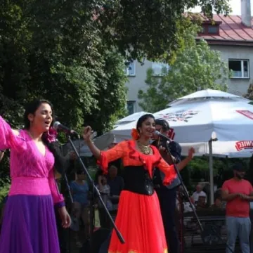 Romskie melodie na placu 3 Maja