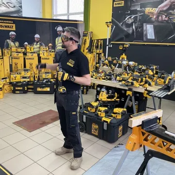Akademia DeWalt w „Mechaniku”. Prestiżowy program tylko dla 10 szkół w kraju