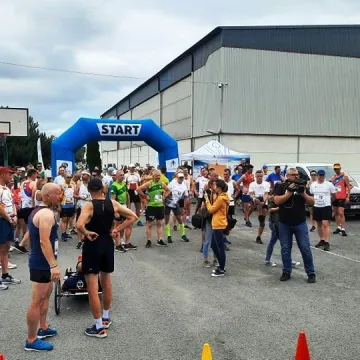 Ponad setka biegaczy stanęła na starcie biegu ulicznego w Radomsku