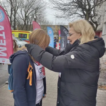 Bieg po schodach radomszczańskiego wieżowca. Wszystko dla WOŚP