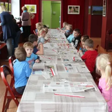 Przedszkolaki poznają niepodległość