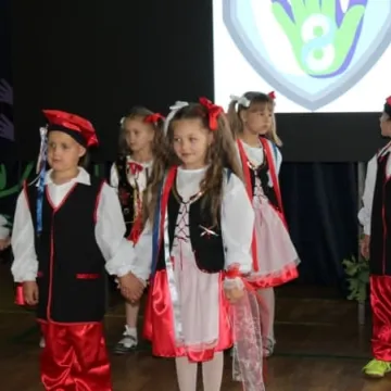 PSP 8 w Radomsku nadano imię „Przyjaciół Dzieci”. Uroczystości 50-lecia