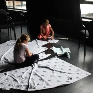 Warsztaty szycia poduszek w MDK w Radomsku