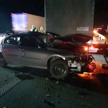 Wypadek na A1: Uderzenie osobowego renault w ciężarówkę