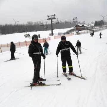 Policjanci na nartach patrolują „Górę Kamieńsk”