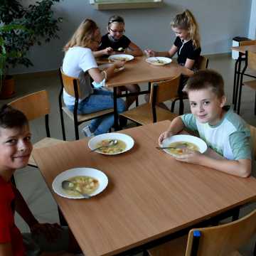 Piotrków Tryb.: w SP2 obiady serwowane w nowej stołówce