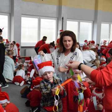 Mikołajowy dzień pełen zabawy i integracji w Publicznej Szkole Podstawowej nr 3 w Radomsku