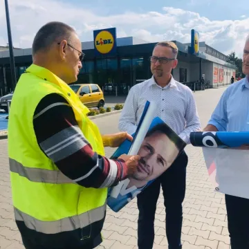 Banery i plakaty od sztabu Rafała Trzaskowskiego