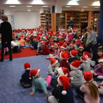 Choinka w MBP Radomsko 