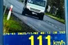 Policjanci zatrzymali kierującą oplem w Jedlnie Drugim. 111 km/h w pobliżu cmentarza