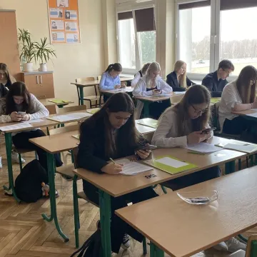 Uczniowie z powiatu radomszczańskiego zmierzyli się z twórczością Wisławy Szymborskiej w I LO w Radomsku