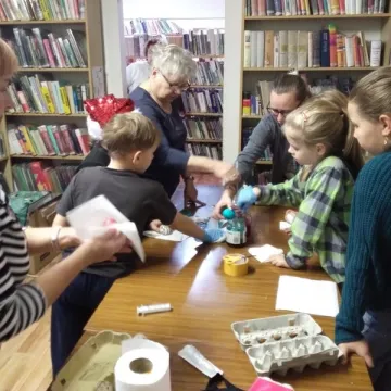 Pisanki i pająki ludowe ożywiły tradycję w Gidlach