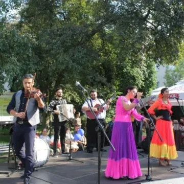 Romskie melodie na placu 3 Maja