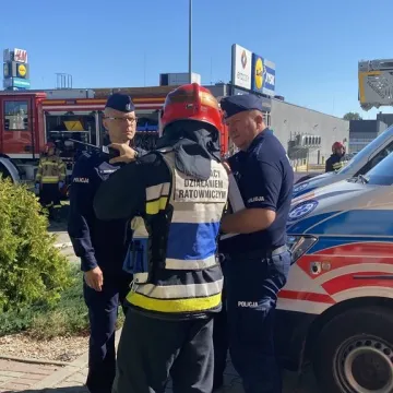 Ewakuacja ZSP 1 w Radomsku. Był pożar, strzały i osoby ranne