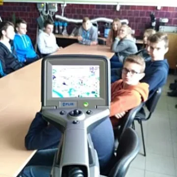 Uczniowie „Mechanika” na politechnice