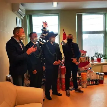 Podopieczni Środowiskowego Domu Samopomocy obdarowani „Myśliwską Paczką”