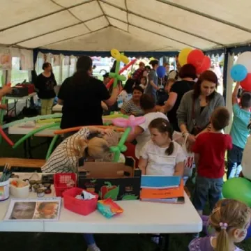 Barwny korowód z okazji Dnia Dziecka