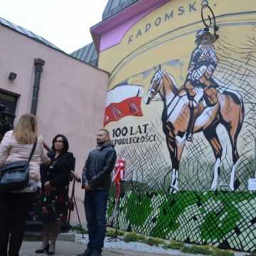 100 lat niepodległości na muralu