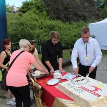 Dni Radomska 2016: Urodzinowy tort od miasta. FOTO