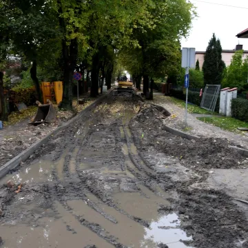 Piotrków Tryb.: Staszica na ostatniej prostej