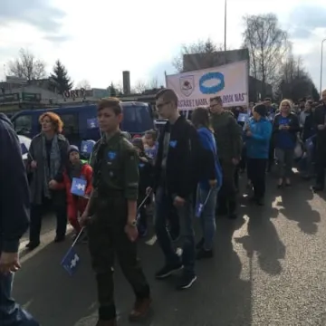 Pochód ulicami miasta - VII Radomszczańskie Dni Autyzmu